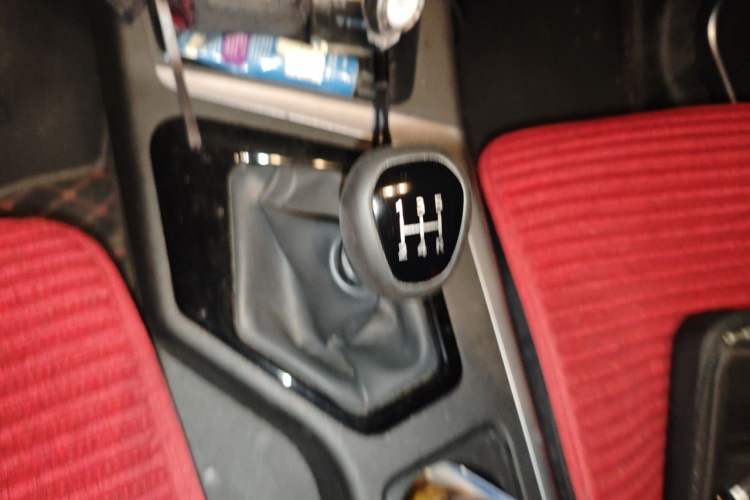 Used Soueast DX5 2019 1.5L Manual Luxury Version Gear Lever