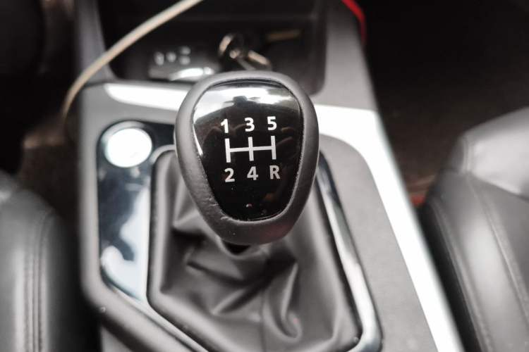 Used Soueast DX5 2019 1.5L Manual Luxury Version Gear Lever