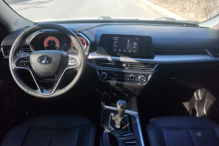 Used Soueast DX5 2019 1.5L Manual Luxury Version Interior 3