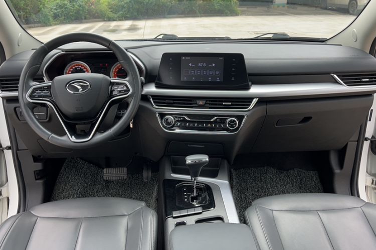 Used Soueast DX5 2019 1.5T CVT Luxury Model Interior 4