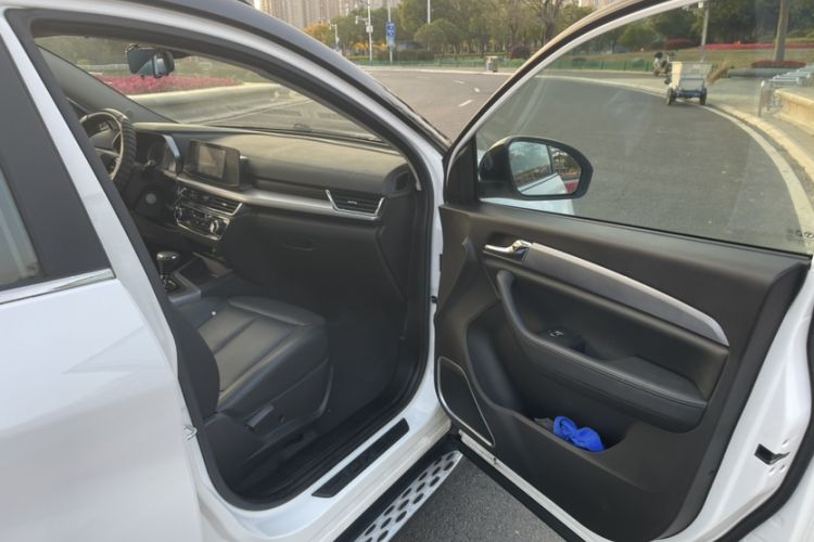 Used Soueast DX5 2019 1.5T CVT Luxury Model Interior 8