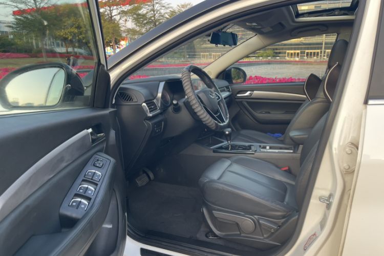 Used Soueast DX5 2019 1.5T CVT Luxury Model Interior 9