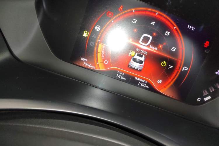 Used Soueast DX5 2019 1.5T CVT Flagship Model Odometer Close Up