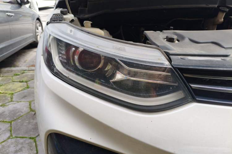 Used Soueast DX5 2019 1.5L Manual Luxury Version Right Front Headlight