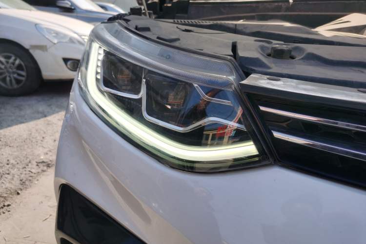 Used Soueast DX5 2019 1.5T CVT Luxury Version Right Front Headlight