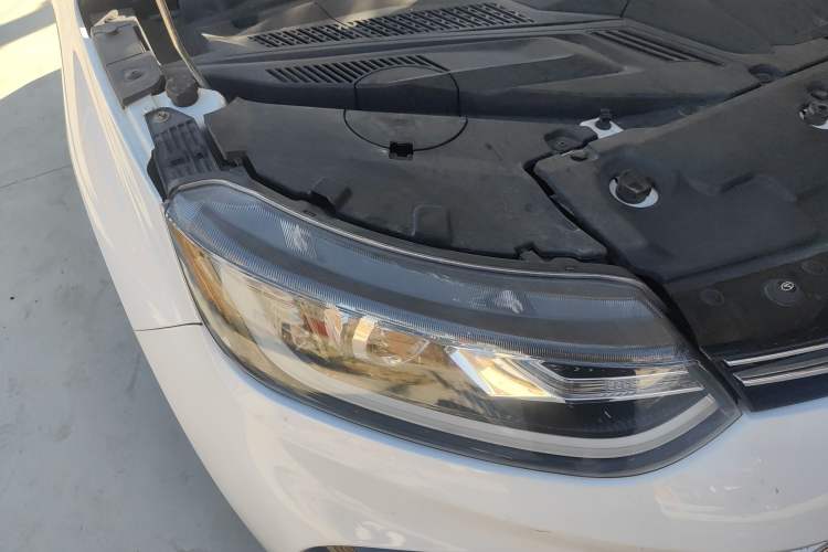 Used Soueast DX5 2019 1.5L Manual Luxury Version Right Front Headlight