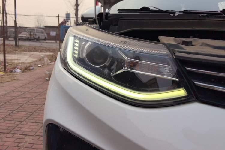 Used Soueast DX5 2019 1.5L Manual Luxury Version Right Front Headlight