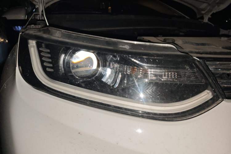 Used Soueast DX5 2019 1.5L Manual Luxury Version Right Front Headlight