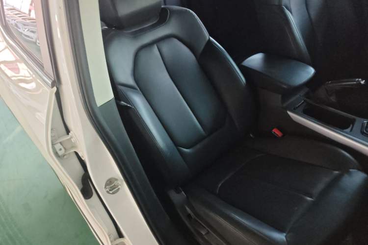 Used Soueast DX5 2019 1.5L Manual Luxury Version Right Front Seat