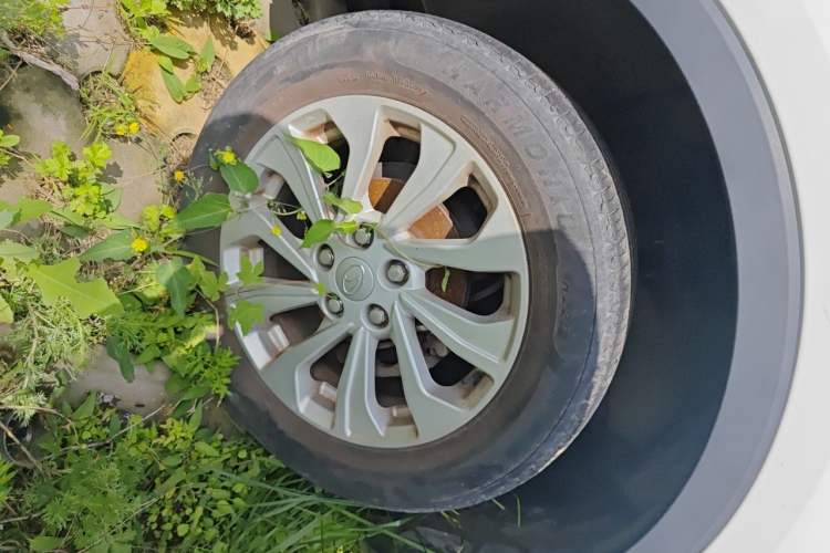 Used Soueast DX5 2019 1.5L Manual Luxury Version Right Front Wheel Hub