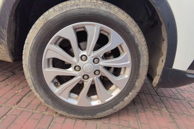 Used Soueast DX5 2019 1.5L Manual Luxury Version Right Front Wheel Hub