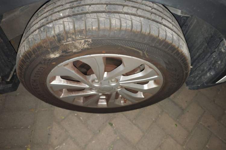 Used Soueast DX5 2019 1.5L Manual Luxury Version Right Front Wheel Hub
