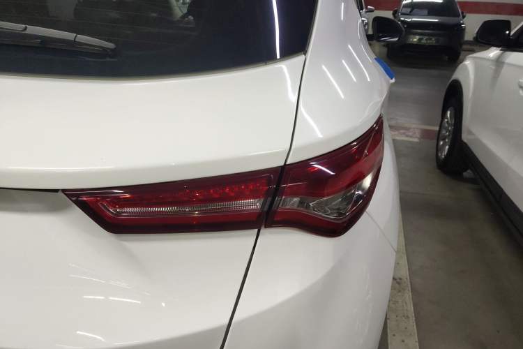 Used Soueast DX5 2019 1.5L Manual Luxury Version Right Rear Taillight
