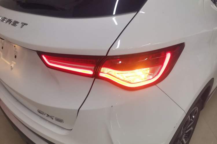 Used Soueast DX5 2019 1.5T CVT Flagship Model Right Rear Taillight