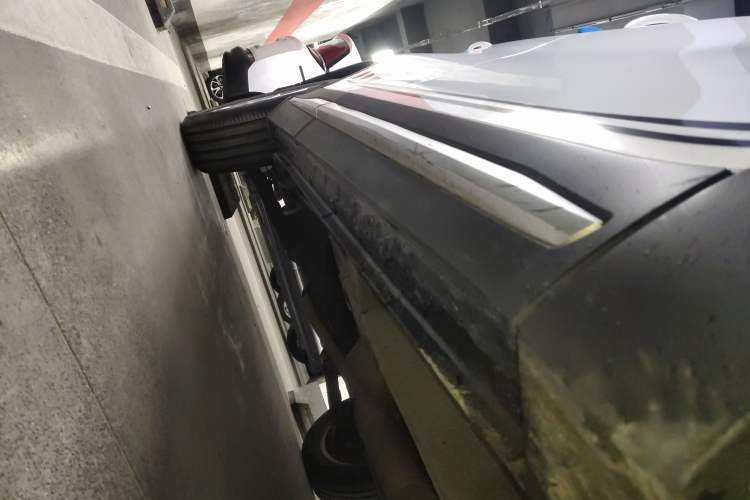 Used Soueast DX5 2019 1.5L Manual Luxury Version Right Side Sill