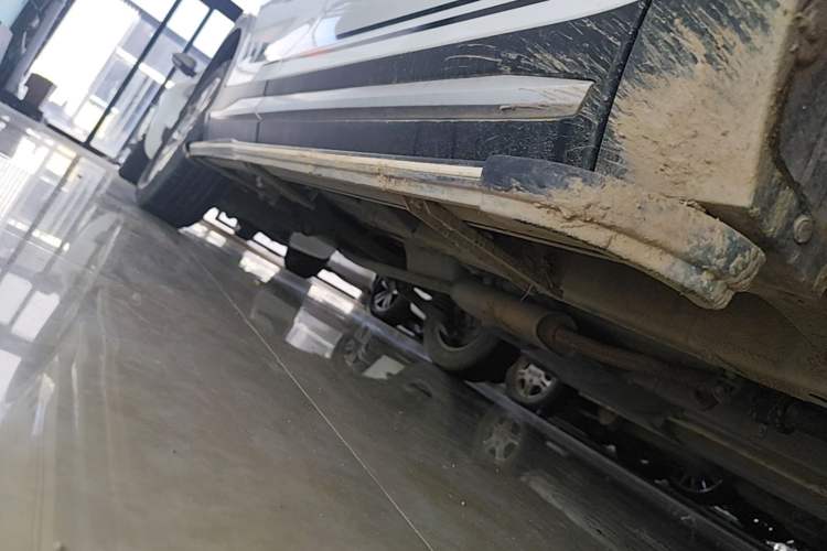Used Soueast DX5 2019 1.5L Manual Luxury Version Right Side Sill