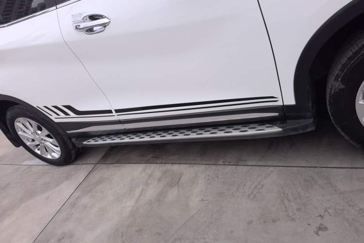 Used Soueast DX5 2019 1.5L Manual Luxury Version Right Side Sill