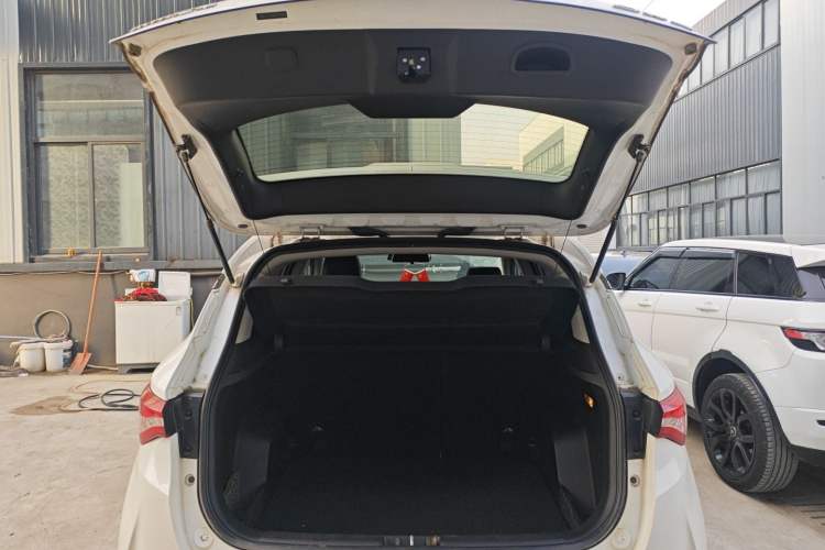 Used Soueast DX5 2019 1.5L Manual Luxury Version Trunk