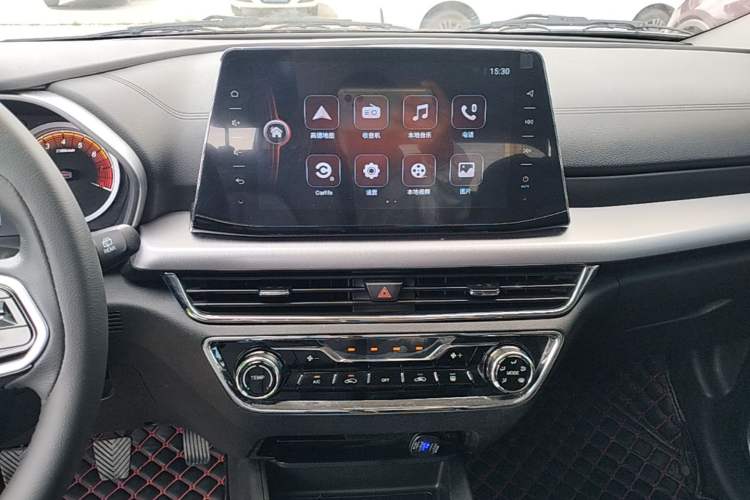 Used Soueast DX5 2021 1.5L Manual Deluxe Upgrade Version Audio And AC Panel
