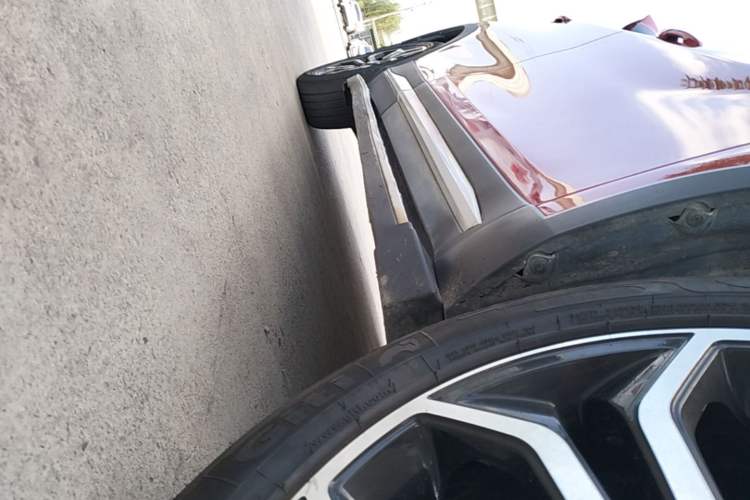 Used Soueast DX5 2021 1.5L Manual Deluxe Upgrade Version Right Side Sill