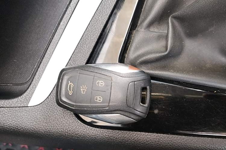 Used Soueast DX5 2021 1.5L Manual Deluxe Upgrade Version Vehicle Key