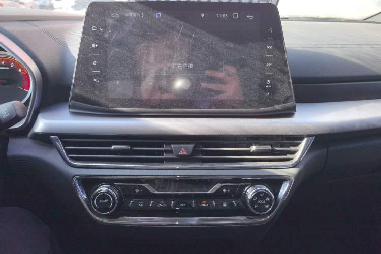 Used Soueast DX5 2021 1.5L Manual Deluxe Upgrade Version Audio And AC Panel
