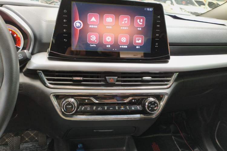 Used Soueast DX5 2021 1.5L Manual Deluxe Upgrade Version Audio And AC Panel