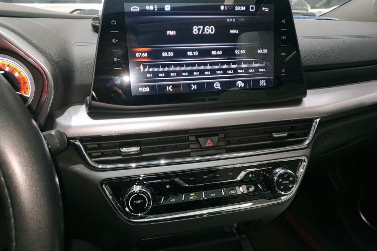 Used Soueast DX5 2021 1.5L Manual Deluxe Upgrade Version Audio And AC Panel