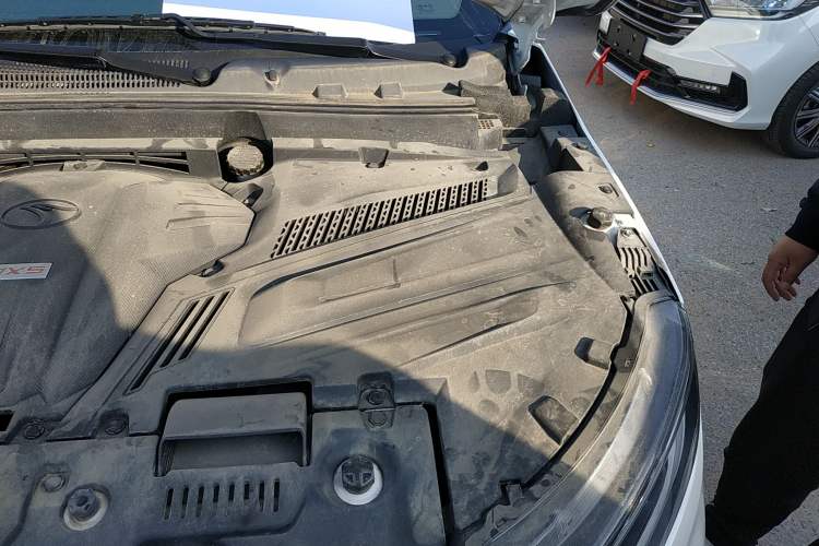 Used Soueast DX5 2021 1.5L Manual Deluxe Upgrade Version Engine Bay Left