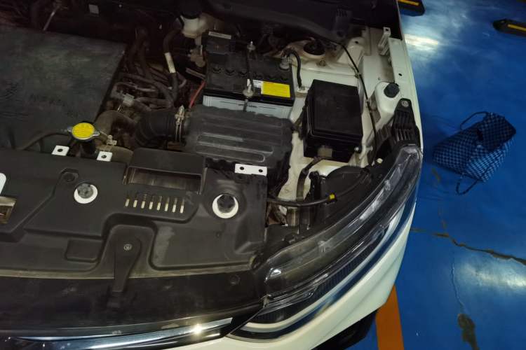 Used Soueast DX5 2021 1.5L Manual Deluxe Upgrade Version Engine Bay Left