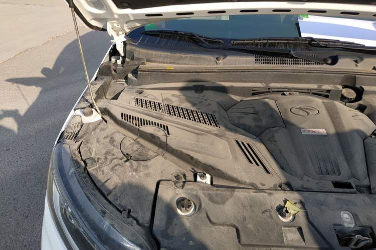 Used Soueast DX5 2021 1.5L Manual Deluxe Upgrade Version Engine Bay Right