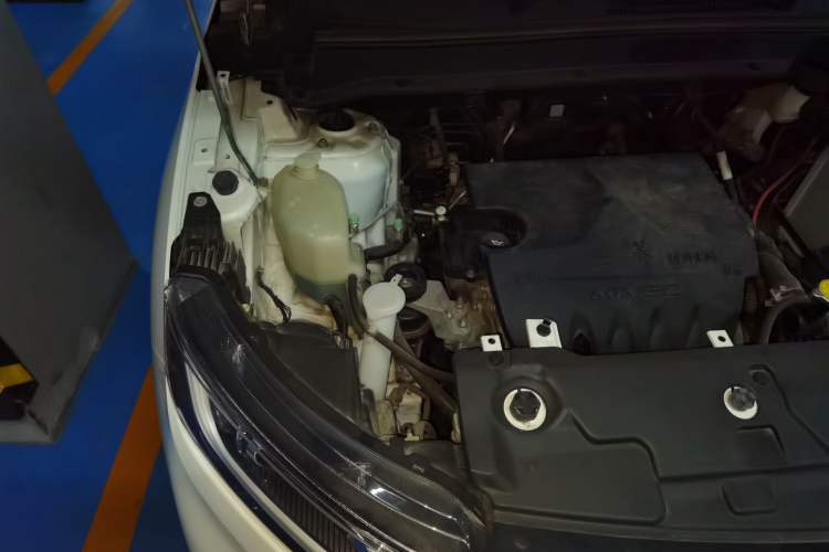 Used Soueast DX5 2021 1.5L Manual Deluxe Upgrade Version Engine Bay Right