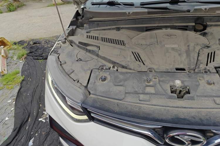 Used Soueast DX5 2021 1.5L Manual Deluxe Upgrade Version Engine Bay Right