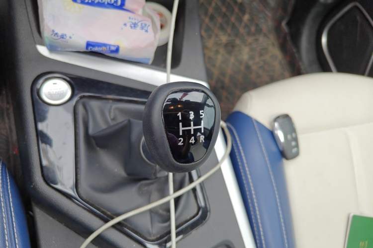 Used Soueast DX5 2021 1.5L Manual Deluxe Upgrade Version Gear Lever