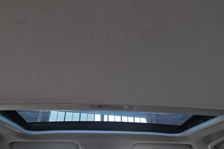 Used Soueast DX5 2021 1.5L Manual Deluxe Upgrade Version Headliner