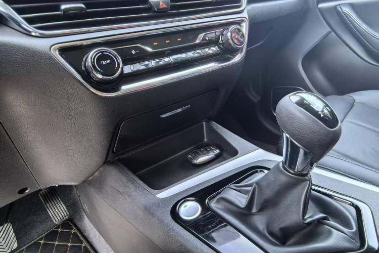 Used Soueast DX5 2021 1.5L Manual Luxury Version Interior 2