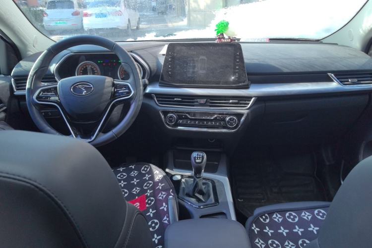 Used Soueast DX5 2021 1.5L Manual Deluxe Upgrade Version Interior 2