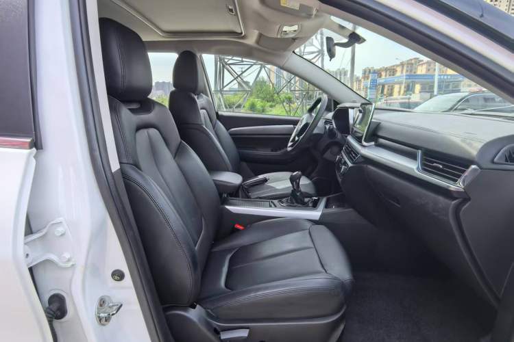 Used Soueast DX5 2021 1.5L Manual Luxury Version Interior 3
