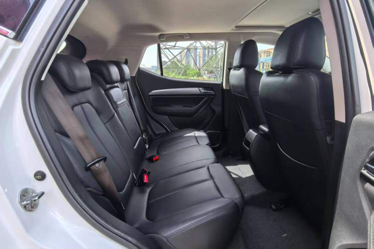 Used Soueast DX5 2021 1.5L Manual Luxury Version Interior 4