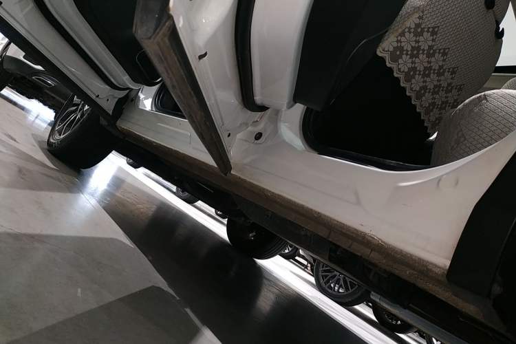 Used Soueast DX5 2021 1.5L Manual Deluxe Upgrade Version Left Side Sill