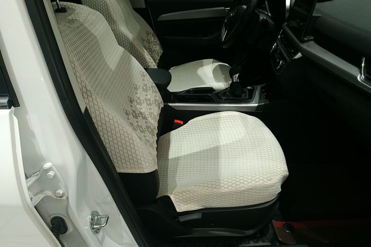 Used Soueast DX5 2021 1.5L Manual Deluxe Upgrade Version Right Front Seat