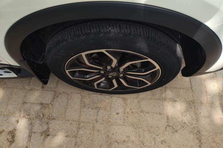 Used Soueast DX5 2021 1.5L Manual Luxury Version Right Front Wheel Hub