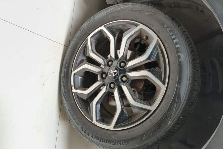 Used Soueast DX5 2021 1.5L Manual Deluxe Upgrade Version Right Front Wheel Hub