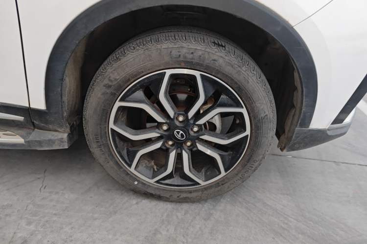 Used Soueast DX5 2021 1.5L Manual Deluxe Upgrade Version Right Front Wheel Hub