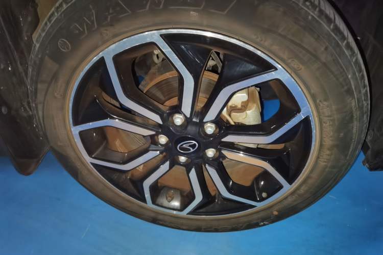 Used Soueast DX5 2021 1.5L Manual Deluxe Upgrade Version Right Front Wheel Hub