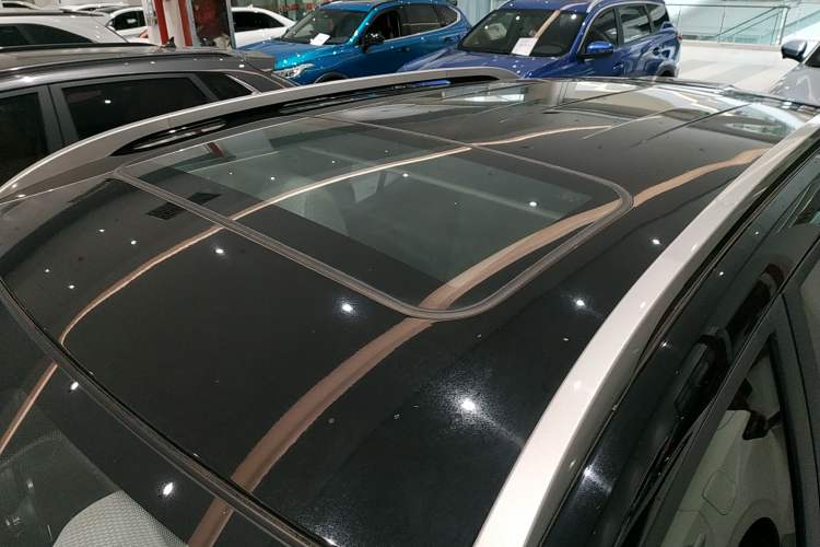 Used Soueast DX5 2021 1.5L Manual Deluxe Upgrade Version Roof
