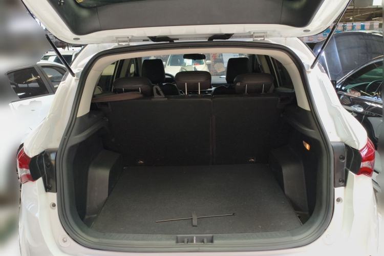 Used Soueast DX5 2021 1.5L Manual Deluxe Upgrade Version Trunk
