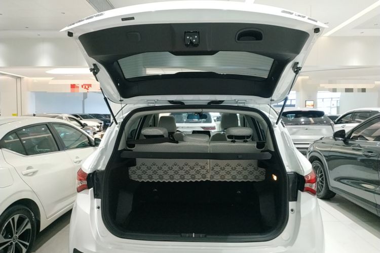 Used Soueast DX5 2021 1.5L Manual Deluxe Upgrade Version Trunk