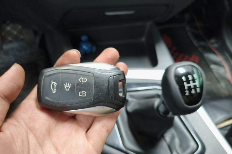 Used Soueast DX5 2021 1.5L Manual Deluxe Upgrade Version Vehicle Key