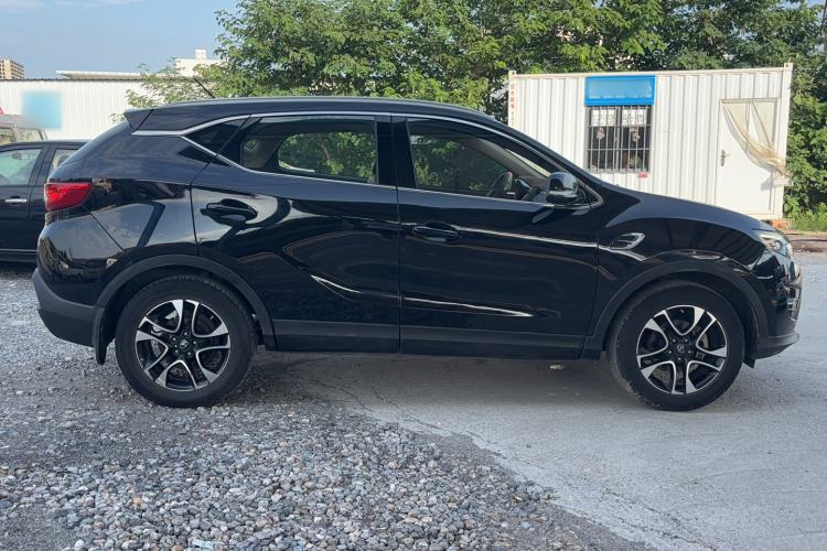 Used Soueast DX7 2015 1.5T Manual Luxury Model Exterior 2